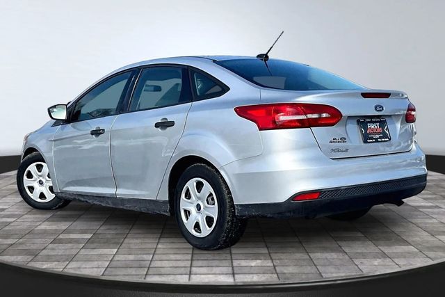 2017 Ford Focus S Sedan - 22986174 - 6