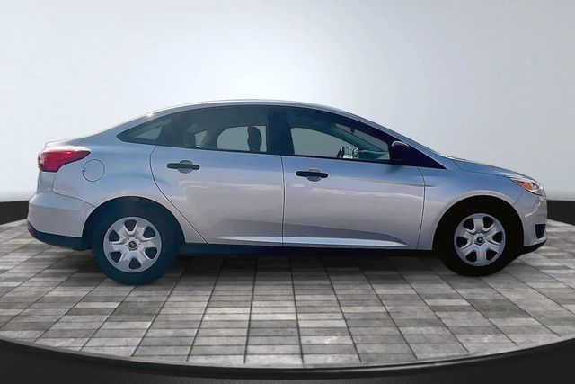 2017 Ford Focus S Sedan - 22986174 - 7