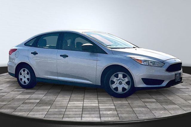 2017 Ford Focus S Sedan - 22996456 - 2