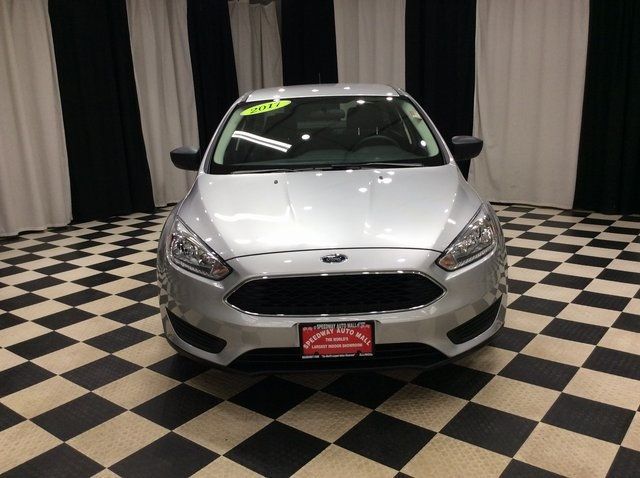 2017 Ford Focus Sedan photo 2