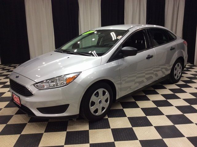 2017 Ford Focus Sedan photo 3