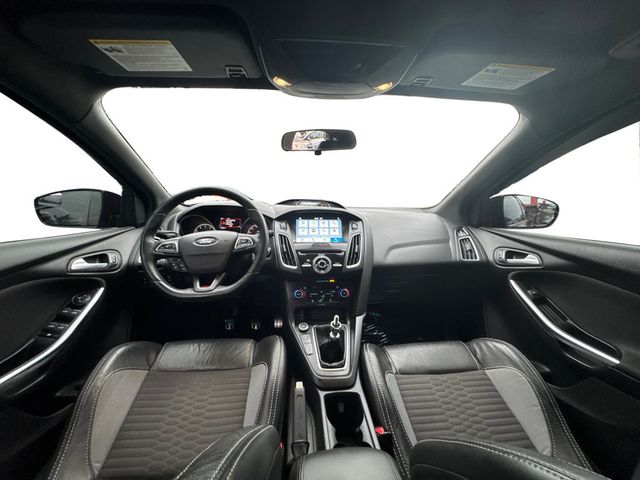 2017 Ford Focus ST Hatch - 22949336 - 11