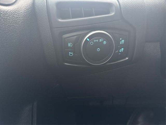 2017 Ford Focus ST Hatch - 22949336 - 15