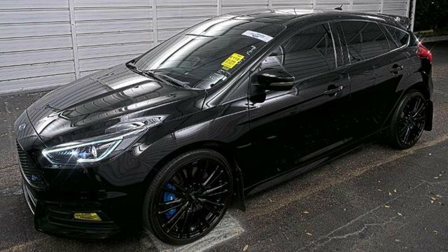 2017 Ford Focus ST Hatch - 22962171 - 0