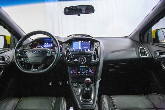 2017 Ford Focus ST Hatch - 22974400 - 11