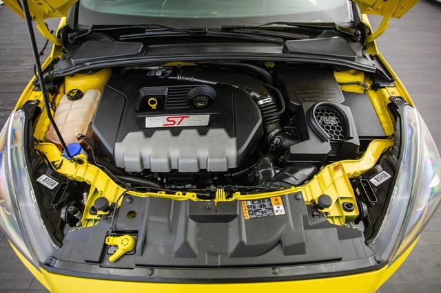 2017 Ford Focus ST Hatch - 22974400 - 12
