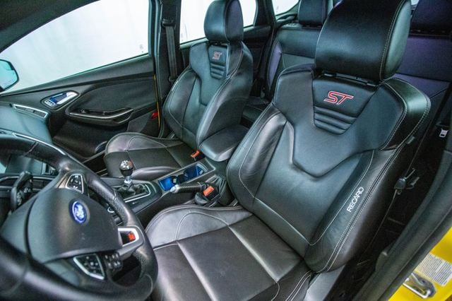 2017 Ford Focus ST Hatch - 22974400 - 18