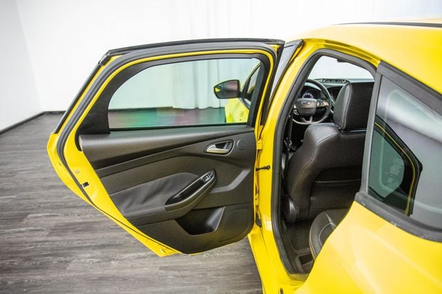 2017 Ford Focus ST Hatch - 22974400 - 21