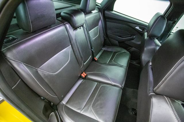 2017 Ford Focus ST Hatch - 22974400 - 26