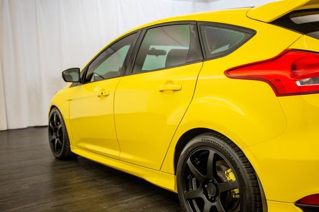 2017 Ford Focus ST Hatch - 22974400 - 31