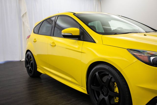 2017 Ford Focus ST Hatch - 22974400 - 33