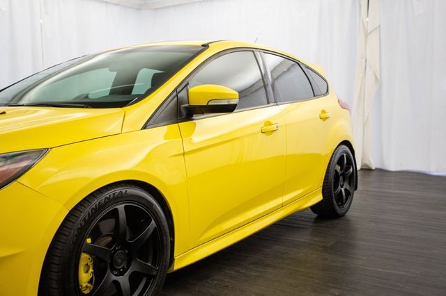 2017 Ford Focus ST Hatch - 22974400 - 34
