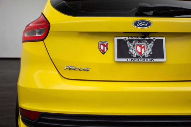 2017 Ford Focus ST Hatch - 22974400 - 37