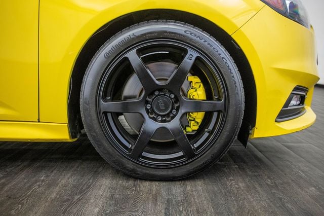 2017 Ford Focus ST Hatch - 22974400 - 42