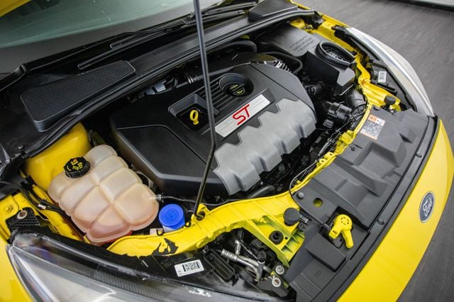 2017 Ford Focus ST Hatch - 22974400 - 45