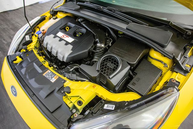 2017 Ford Focus ST Hatch - 22974400 - 46