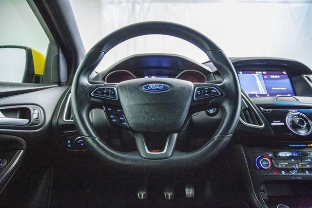 2017 Ford Focus ST Hatch - 22974400 - 47