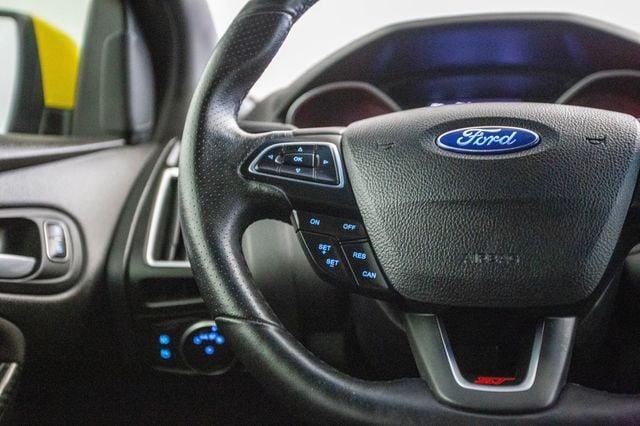 2017 Ford Focus ST Hatch - 22974400 - 48