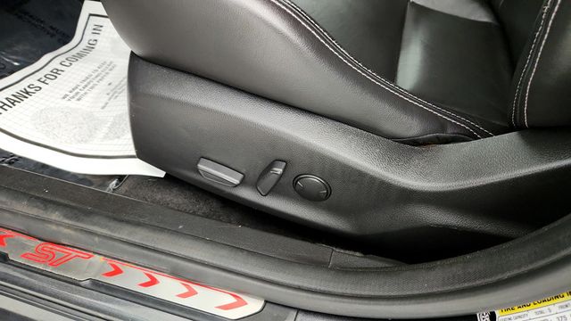 2017 Ford Focus ST Hatch - 22942627 - 11