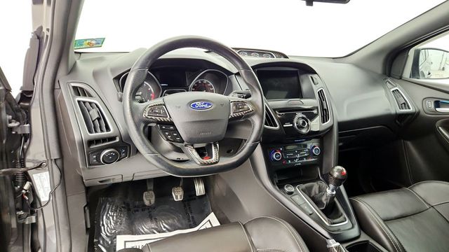 2017 Ford Focus ST Hatch - 22942627 - 12
