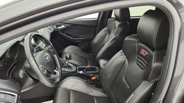 2017 Ford Focus ST Hatch - 22942627 - 21