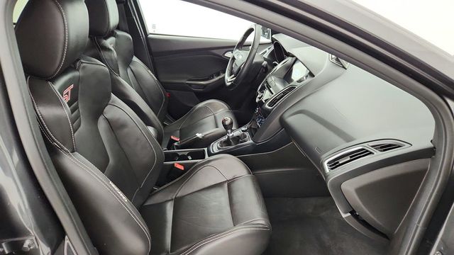 2017 Ford Focus ST Hatch - 22942627 - 26