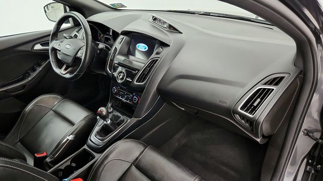 2017 Ford Focus ST Hatch - 22942627 - 27