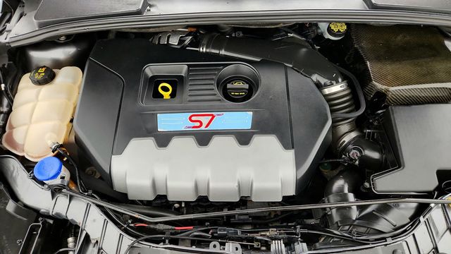2017 Ford Focus ST Hatch - 22942627 - 29