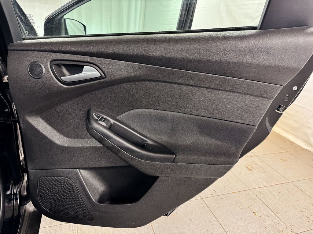 2017 Ford Focus TITANIUM - 22857041 - 16