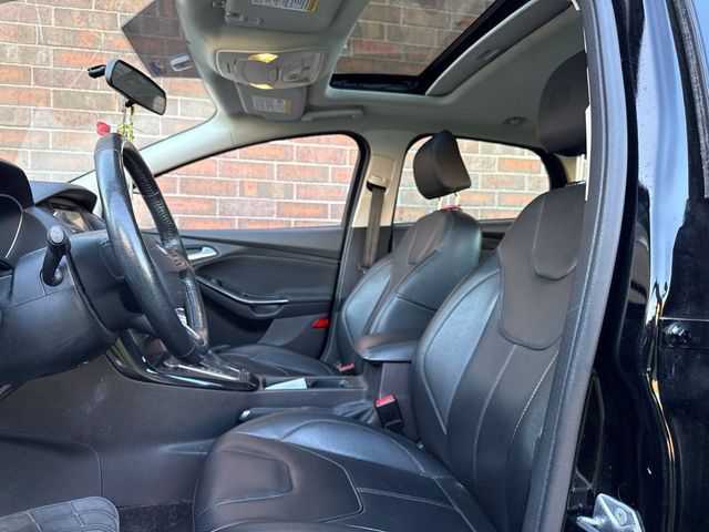 2017 Ford Focus Titanium Hatch - 23098762 - 9
