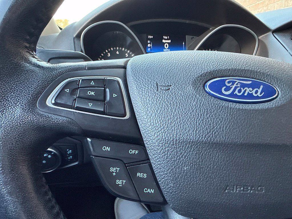 2017 Ford Focus Titanium Hatch - 23098762 - 13