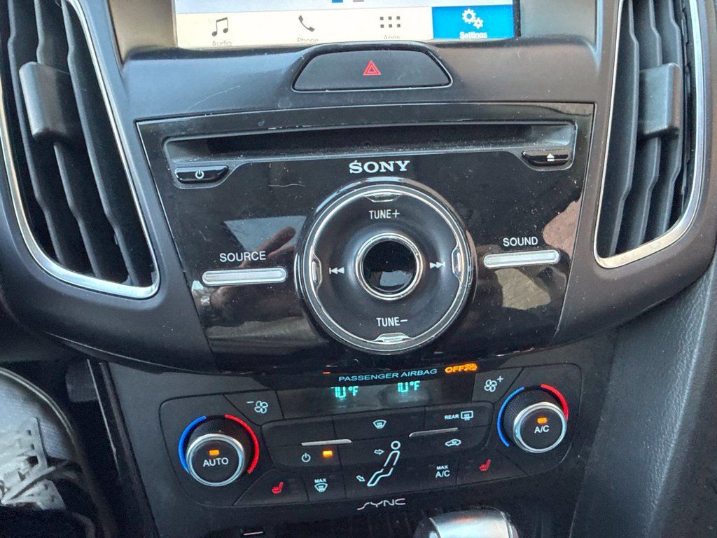 2017 Ford Focus Titanium Hatch - 23098762 - 16