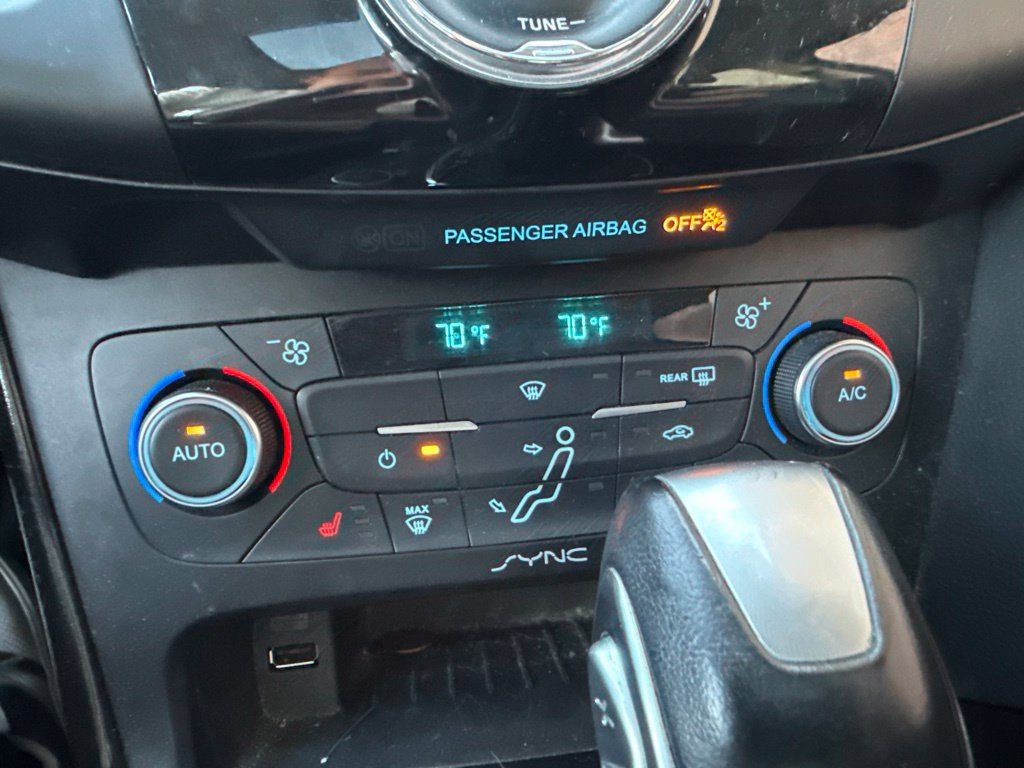 2017 Ford Focus Titanium Hatch - 23098762 - 17