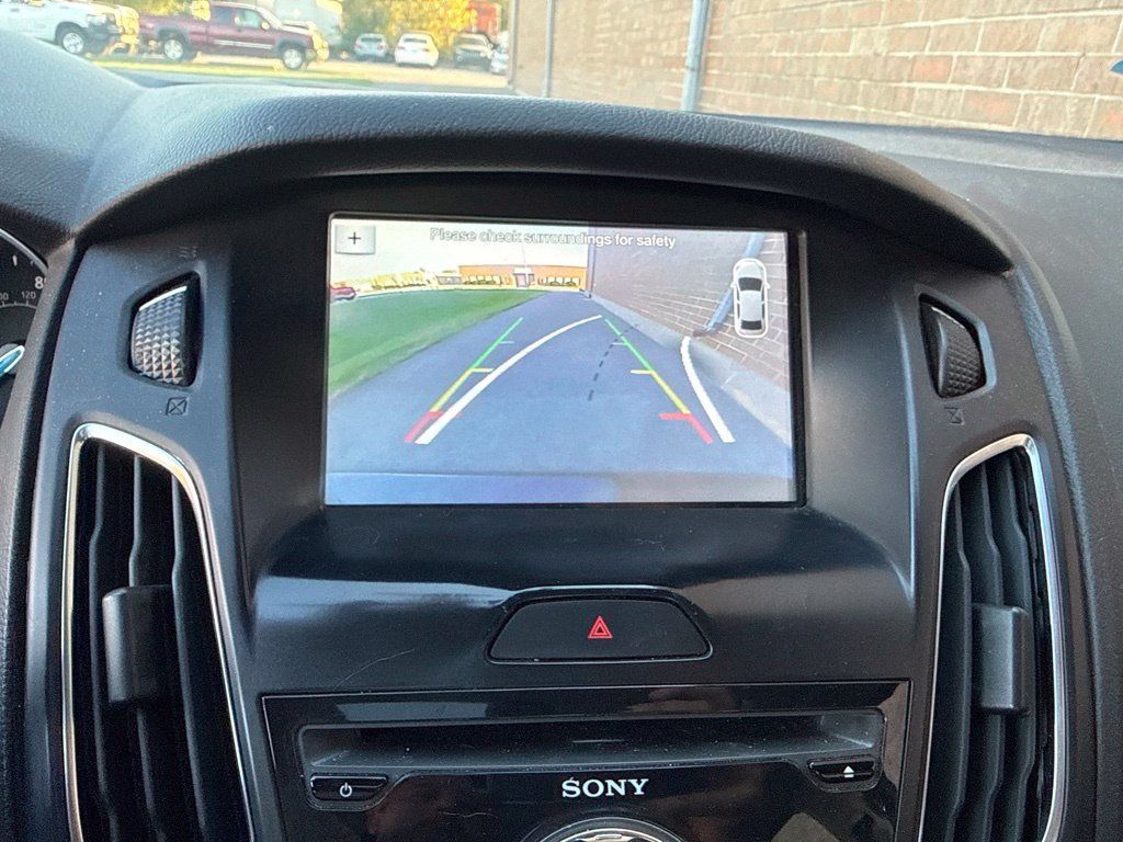 2017 Ford Focus Titanium Hatch - 23098762 - 18