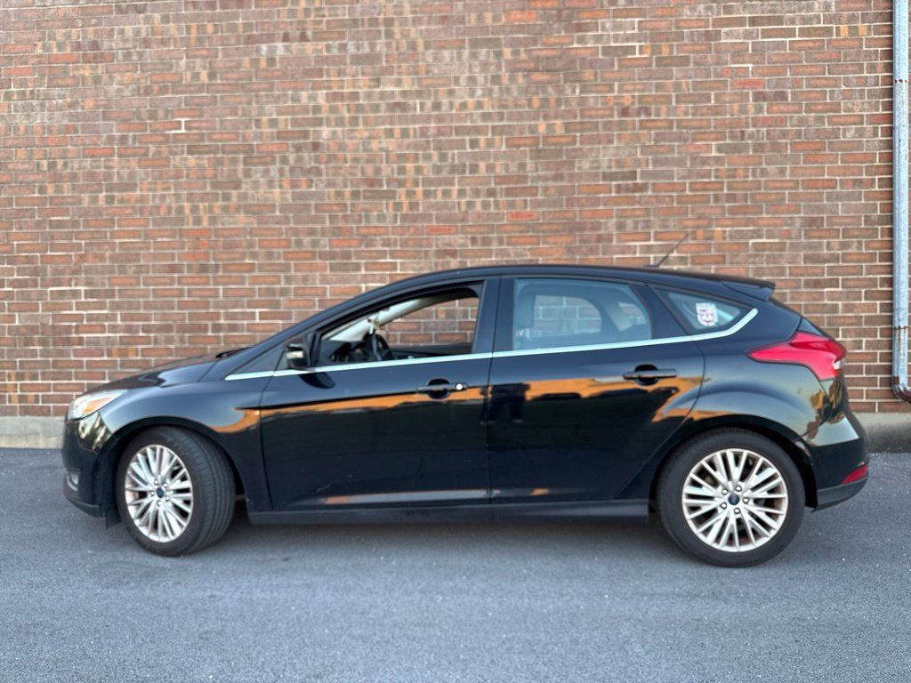 2017 Ford Focus Titanium Hatch - 23098762 - 3