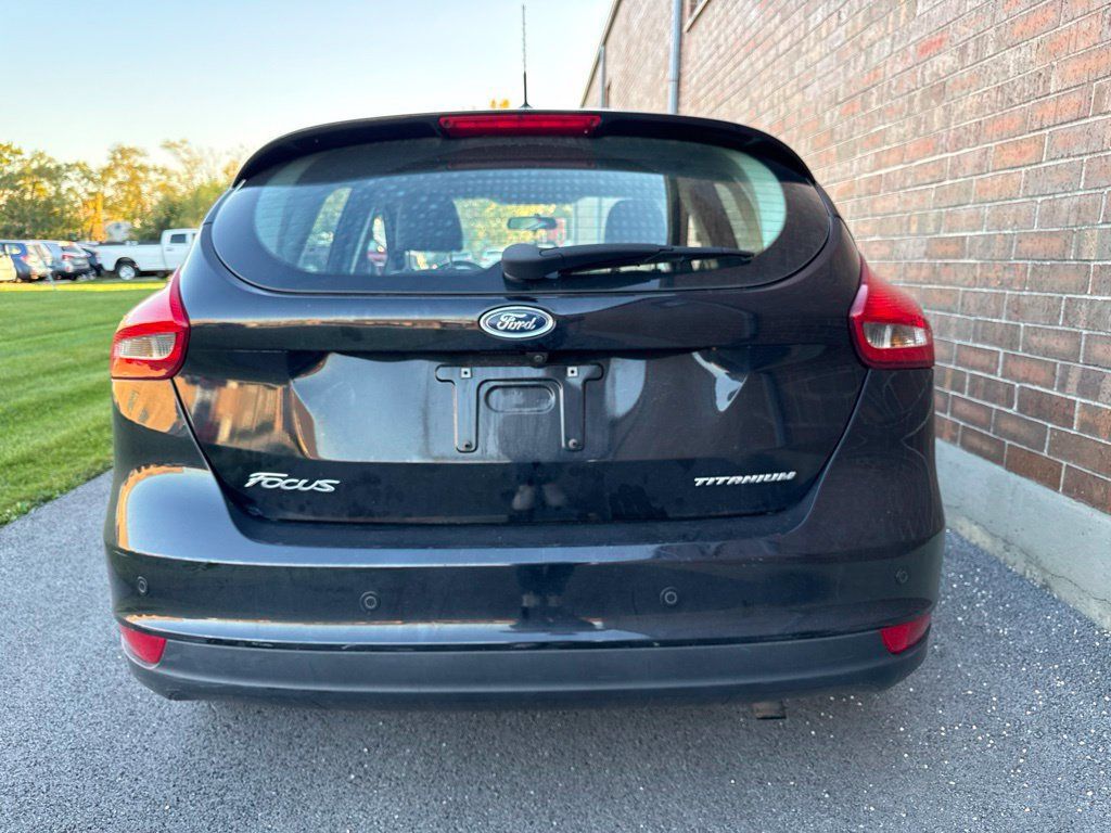 2017 Ford Focus Titanium Hatch - 23098762 - 5