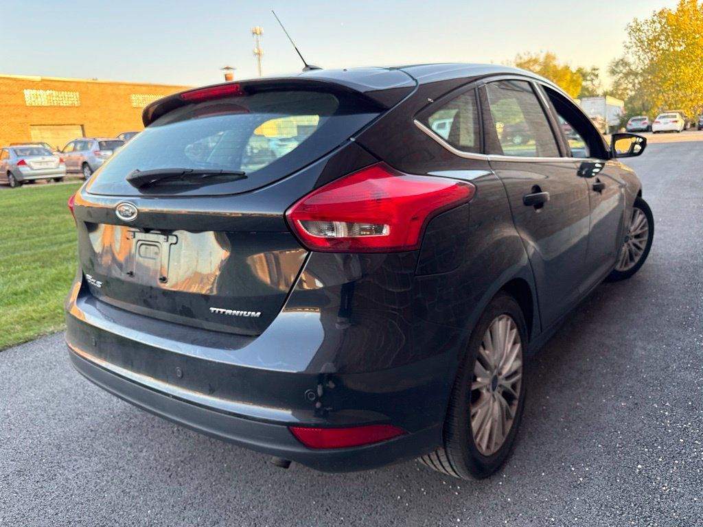 2017 Ford Focus Titanium Hatch - 23098762 - 6