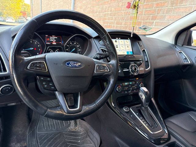 2017 Ford Focus Titanium Hatch - 23098762 - 8