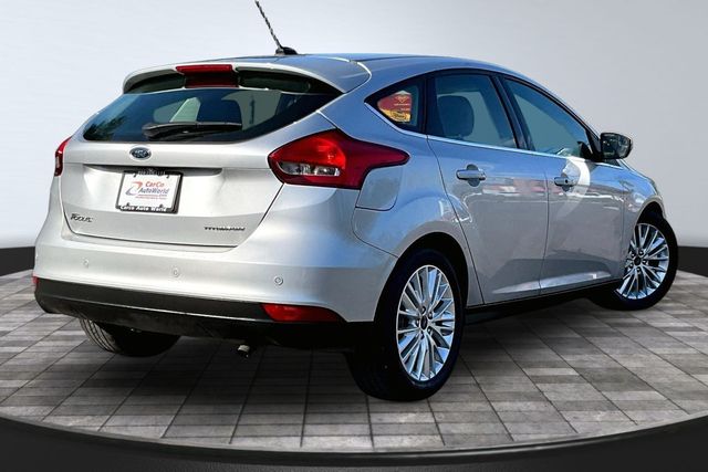 2017 Ford Focus 5 Door Hatch Titanium's photo