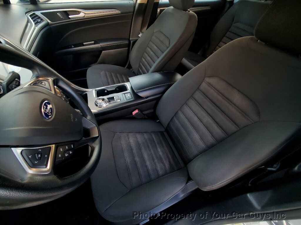 2017 Ford Fusion SE Hybrid photo 15