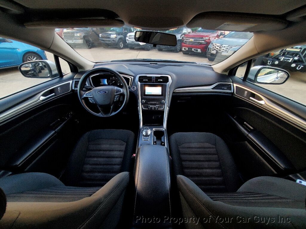 2017 Ford Fusion SE Hybrid photo 16
