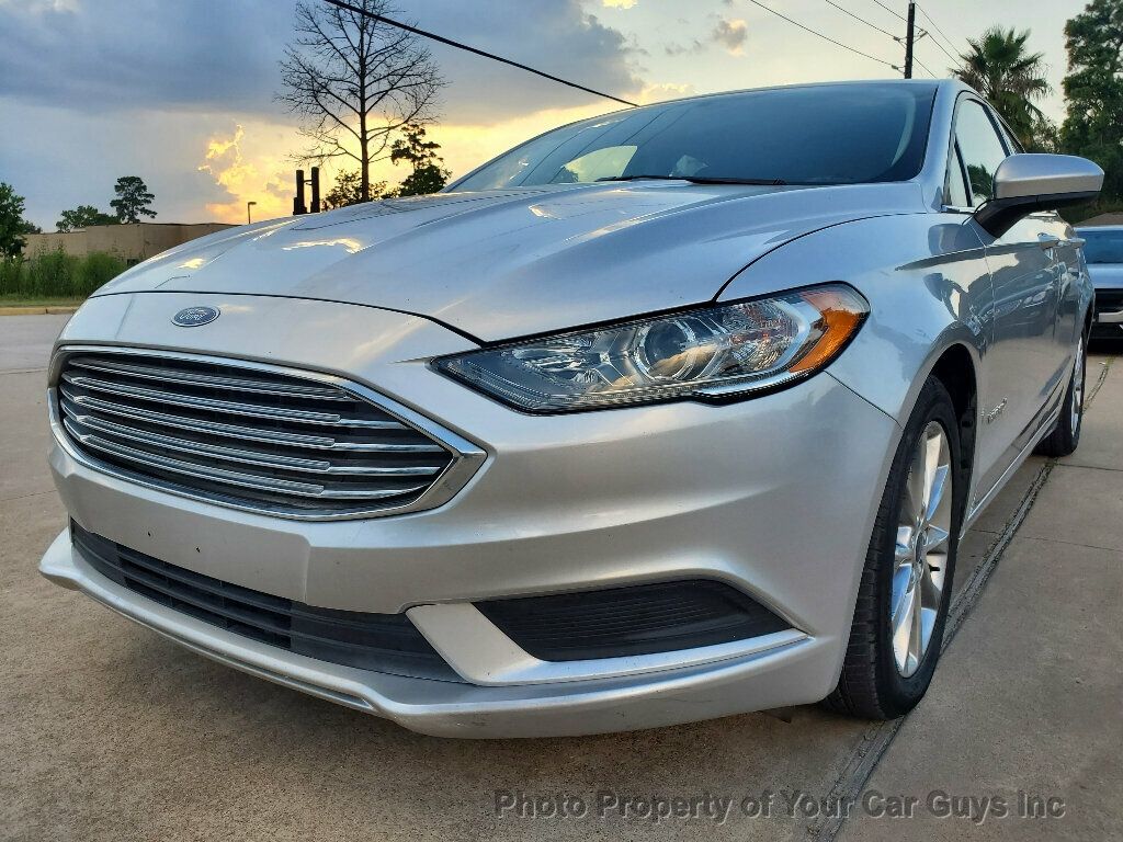 2017 Ford Fusion SE Hybrid photo 2
