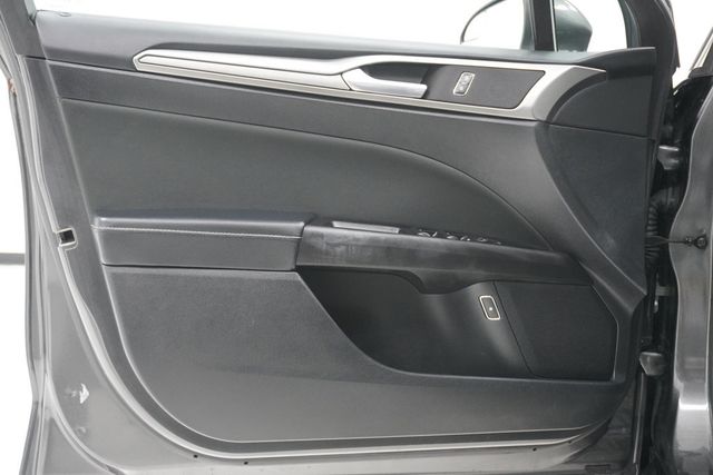 2017 Ford Fusion Hybrid SE FWD - 22978492 - 12