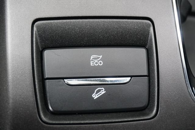 2017 Ford Fusion Hybrid S FWD - 22946430 - 18