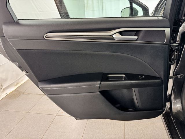 2017 Ford Fusion S - 23051256 - 13