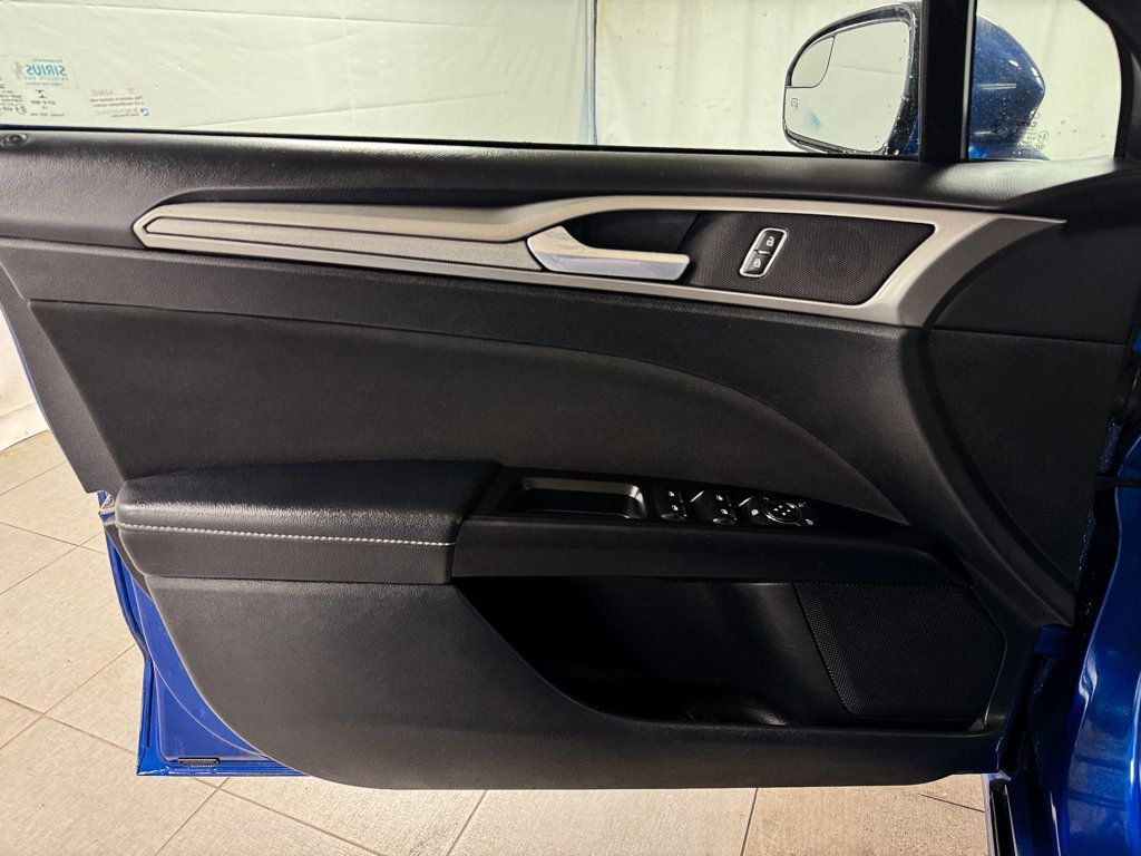2017 Ford Fusion SE - 22935638 - 13