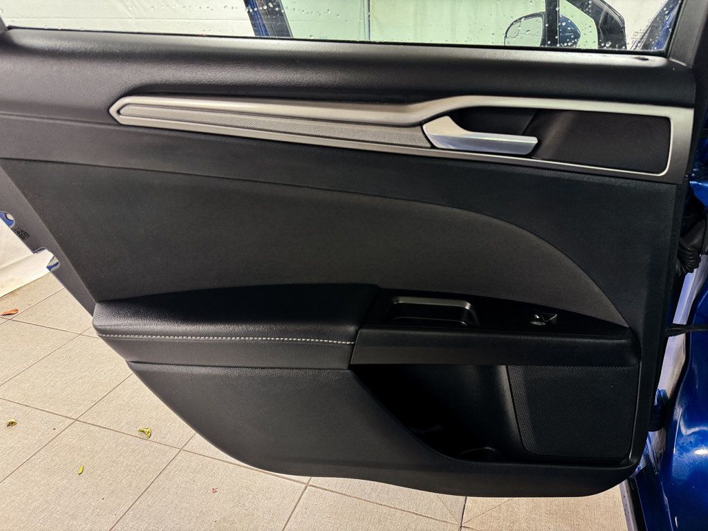 2017 Ford Fusion SE - 22935638 - 14