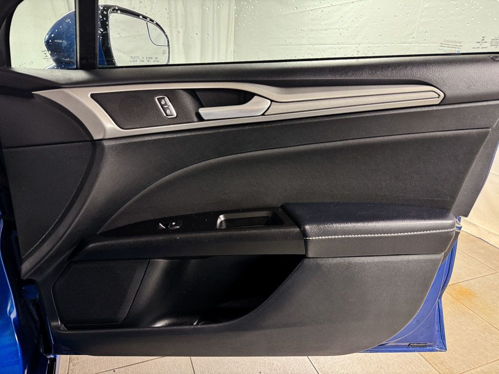 2017 Ford Fusion SE - 22935638 - 16
