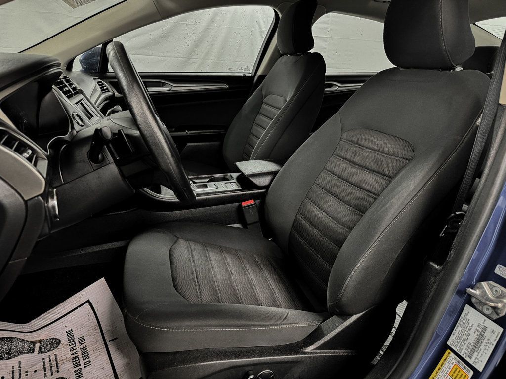 2017 Ford Fusion SE - 22935638 - 8