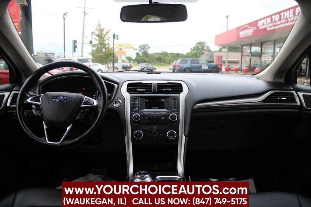 2017 Ford Fusion SE AWD - 22903958 - 19